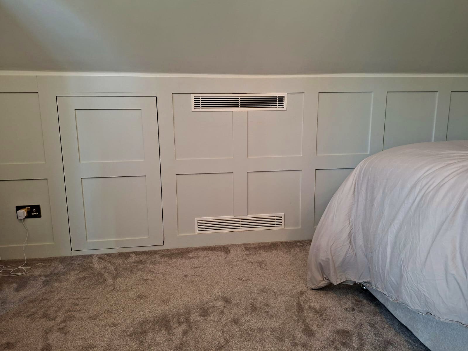 Slimline ducted grille set into the ceiling of a finished room